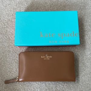Kate Spade wallet. NWT.